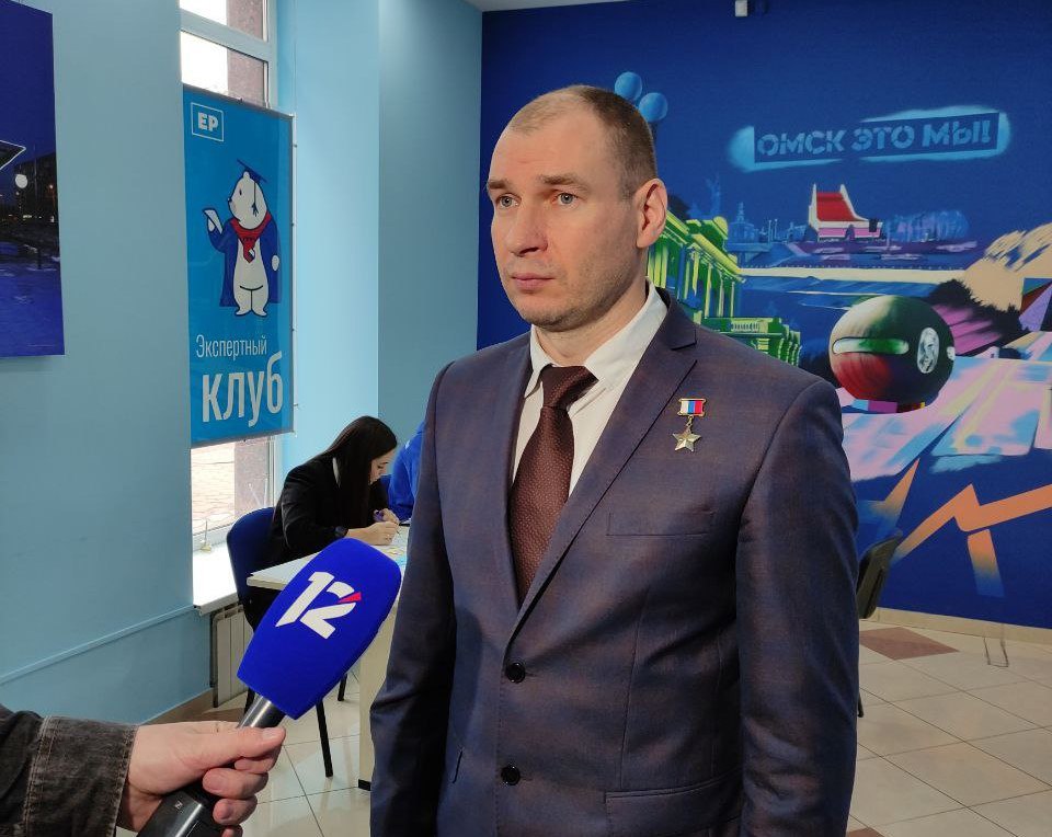 Принял участие во встрече Президента Российской Федерации Владимира Путина с Героями России.