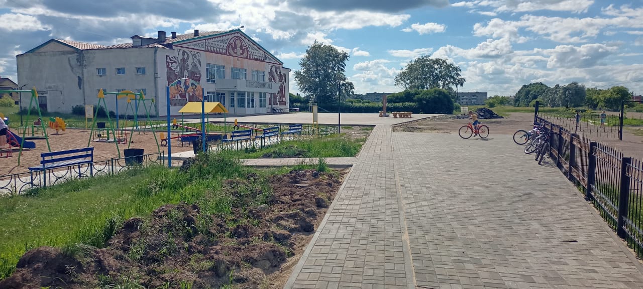В Лукьяновском казачьем сельском поселении завершаются работы по инициативному проекту граждан - они решили благоустроить центр села