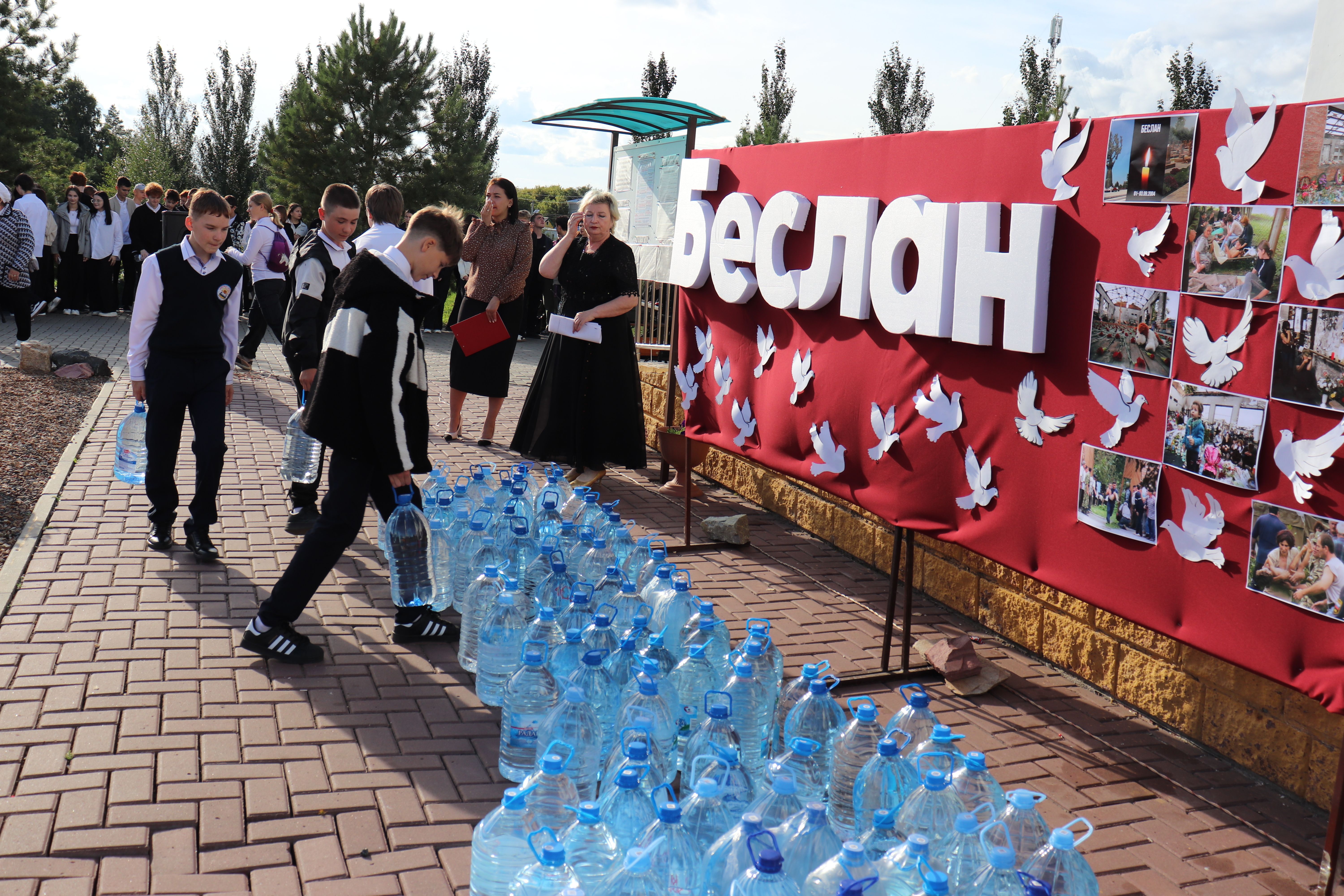 Почтили память жертв террористических актов