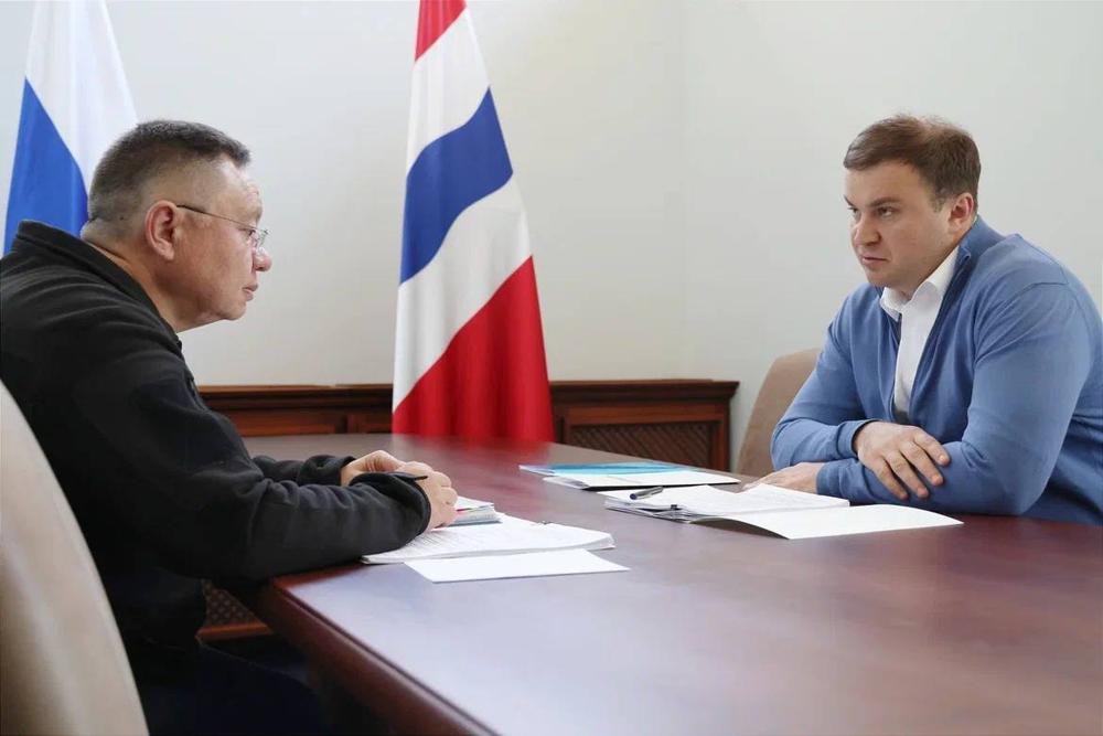 Губернатор Омской области и глава федерального минстроя обсудили развитие региона