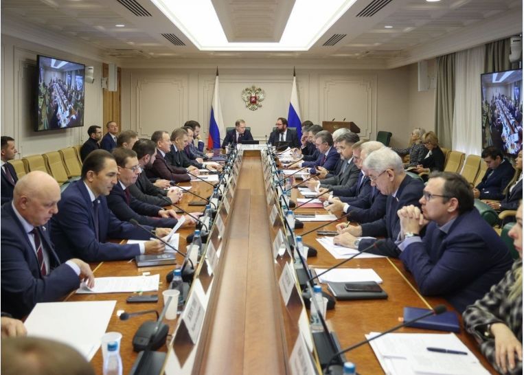 Виталий Хоценко предложил Почте России перерегистрироваться из Москвы в Омскую область