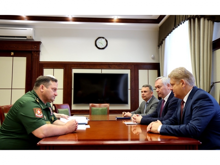 Полпред президента Анатолий Серышев встретился с Дмитрием Глушенковым