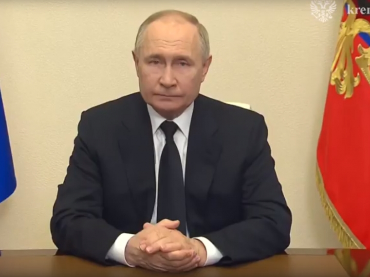 Президент Владимир Путин объявил 24 марта днем общенационального траура