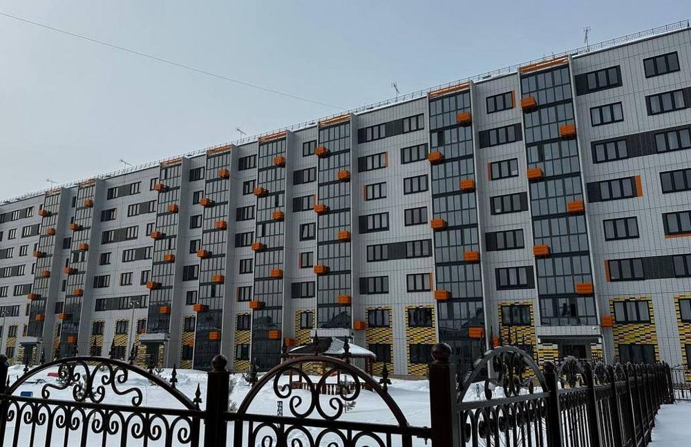 В Омской области детям-сиротам предоставлены квартиры из первой партии жилья, переданного в рамках инвестпроектов