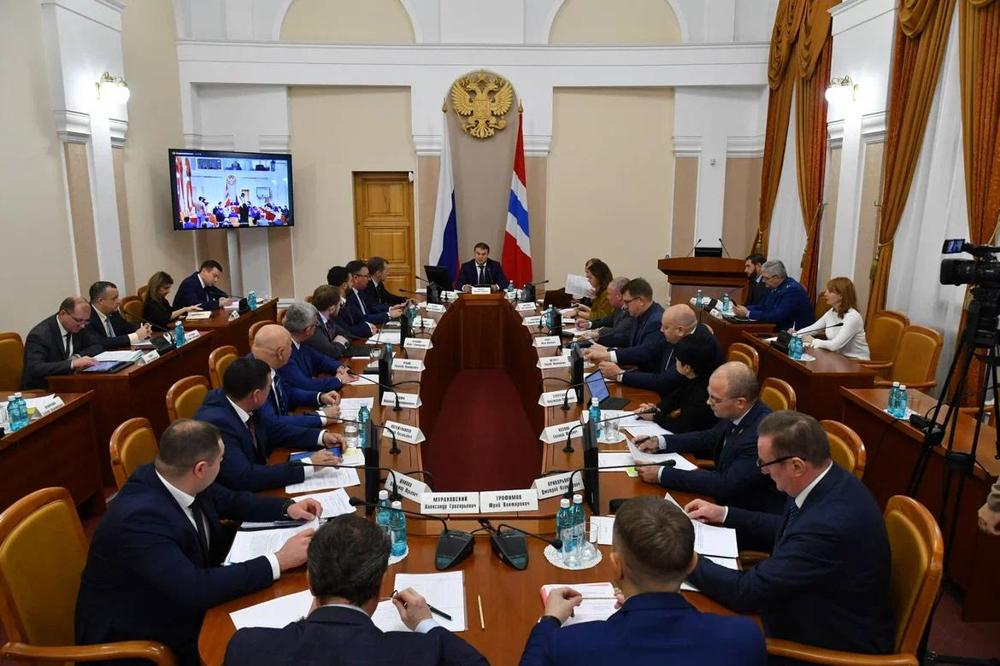 Виталий Хоценко: Дополнительно направили более 1 млрд рублей на зарплату учителям, поддержку молодых педагогов и студентов