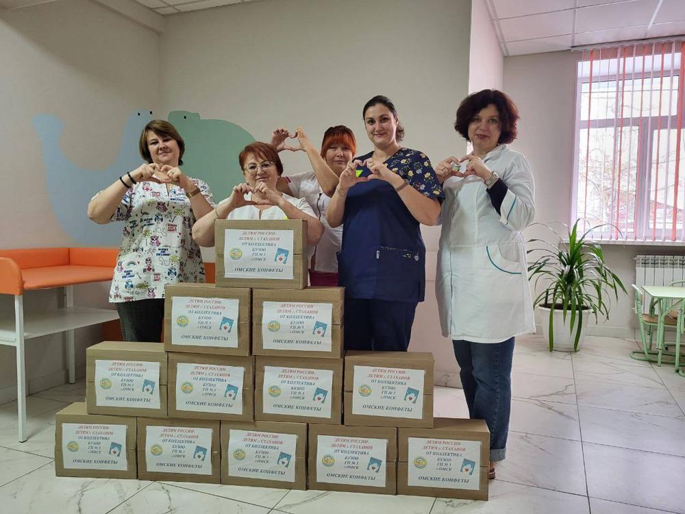 Омские медики начали сбор новогодних подарков для детей Стаханова